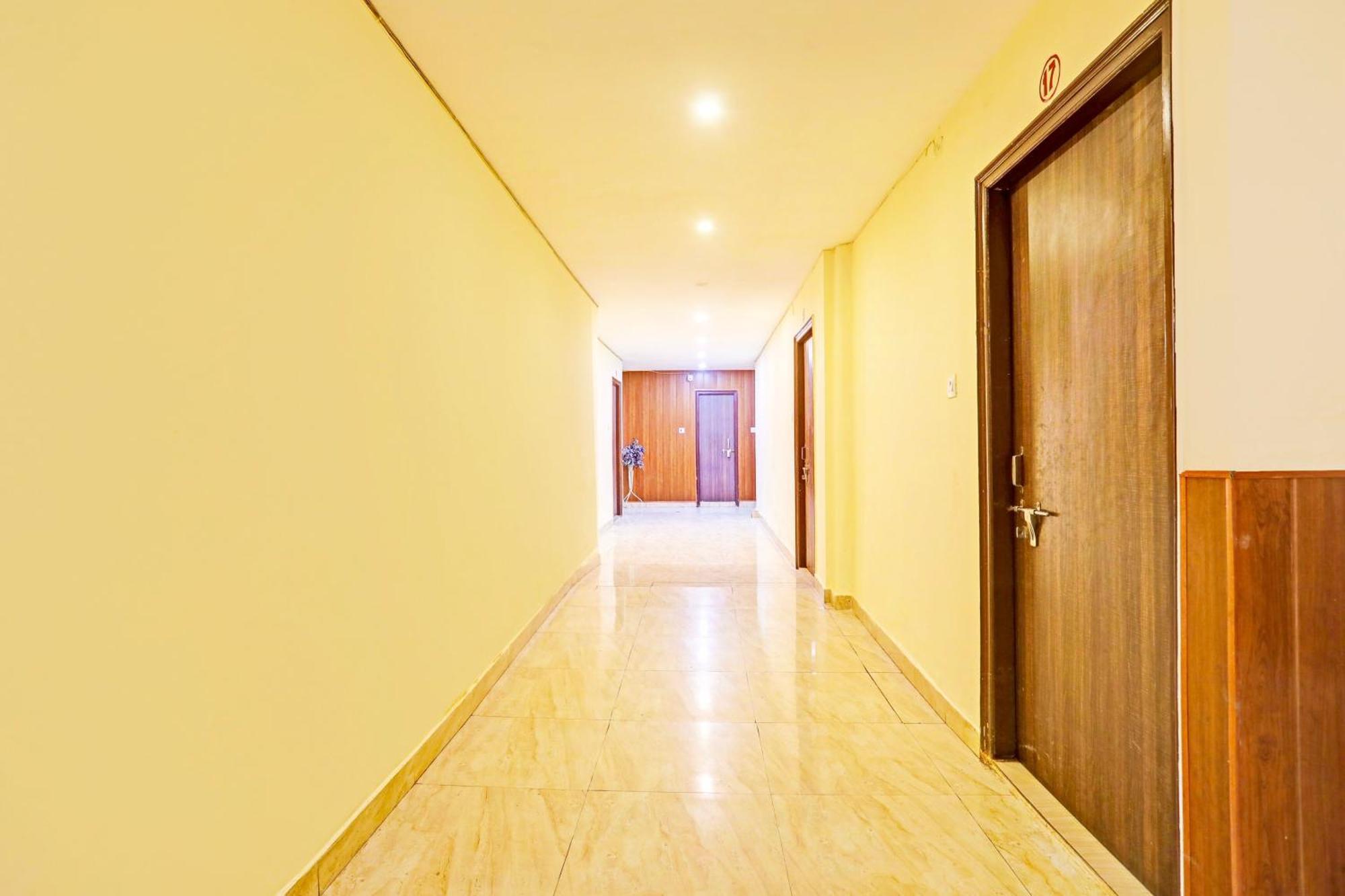 Hotel O Arvi Guest House Varanasi Exterior photo